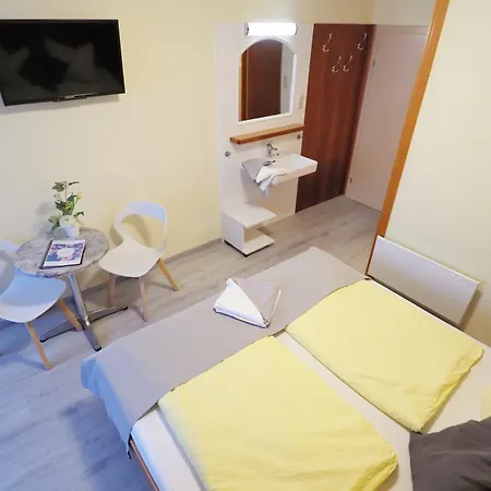 Kathi St. Kanzian am Klopeiner See